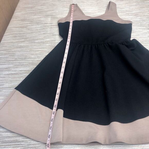 Saks Fifth Ave Black Tan Fit & Flare Dress Sleeveless Scoop Neck and Back - Picture 11 of 16